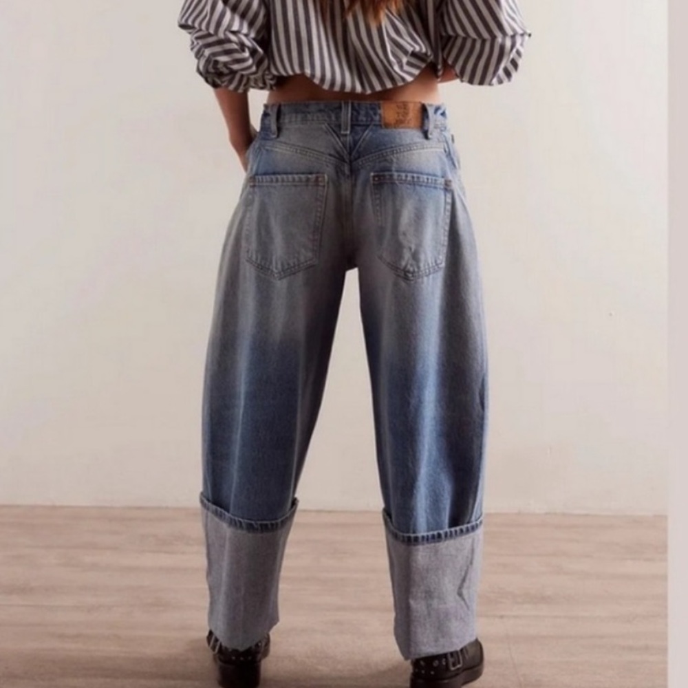 NWOT FREE PEOPLE We The Free Olsen Cuffed Cropped Barrel Jeans SZ: 29 - Picture 2 of 9